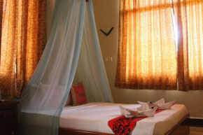  Golden Noura Villa-Pub & Restaurant  Phnom Penh
